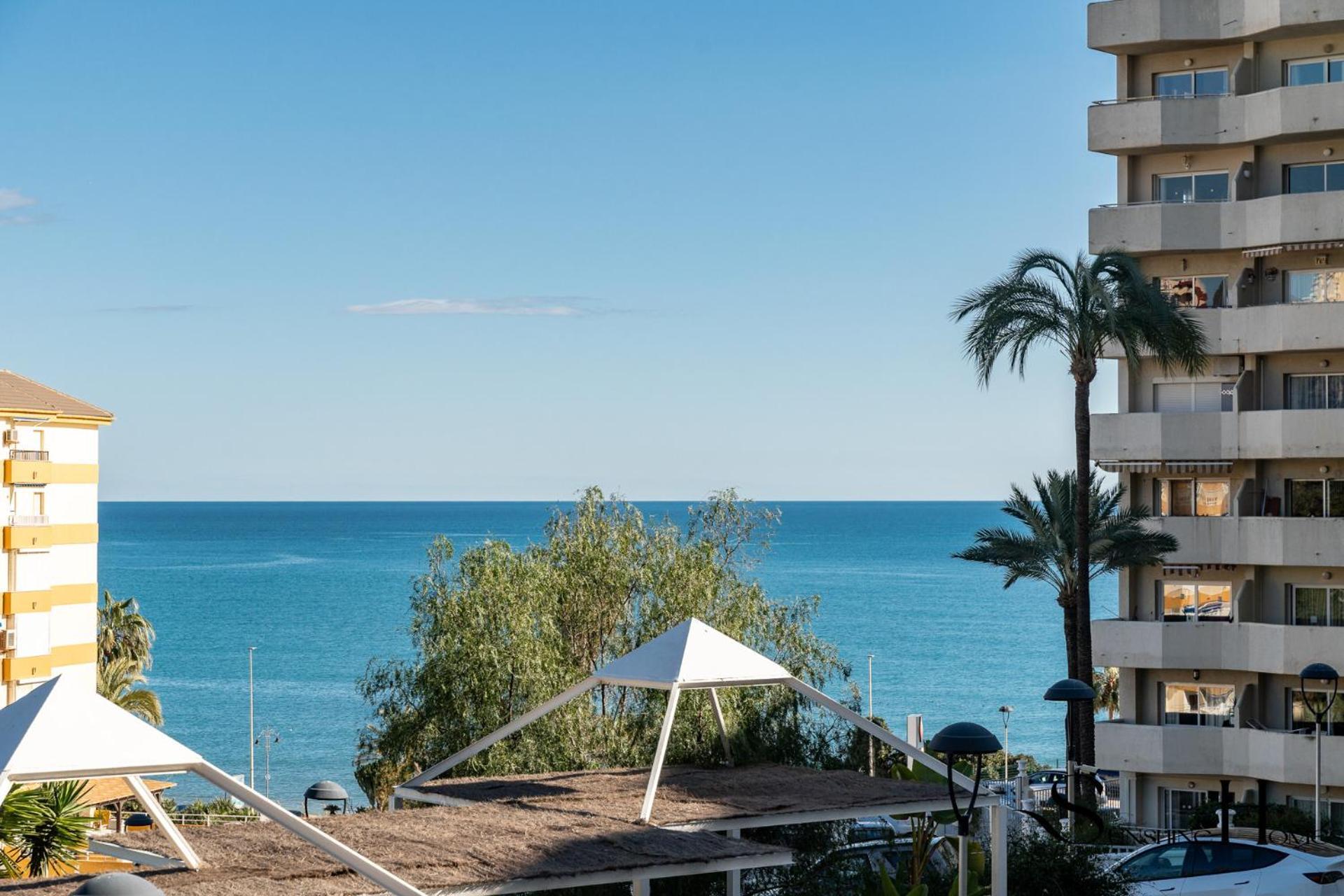 Seaview Beachfront Studio With Aqua Park & Balcony Benalmádena Zewnętrze zdjęcie